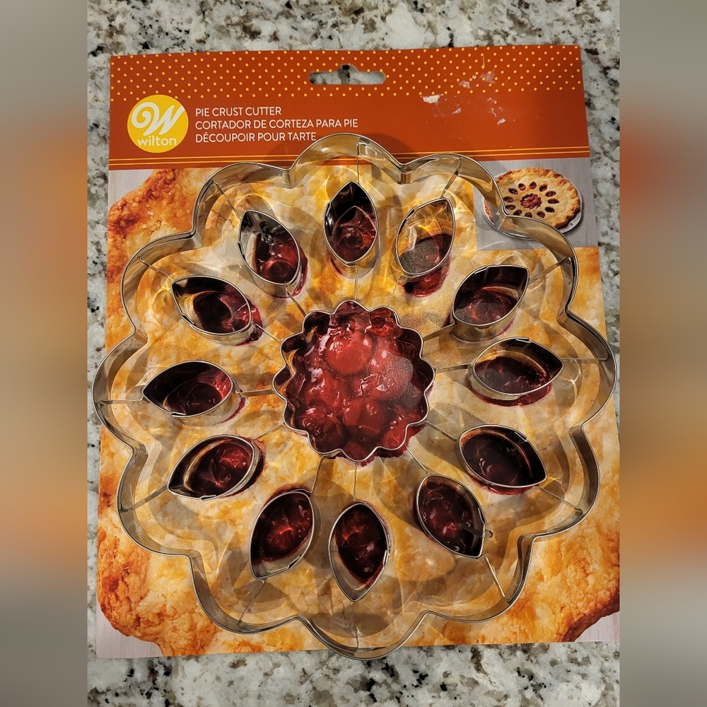 NWT Wilton Pie Crust Cutter